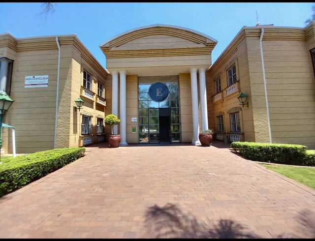 231M² OFFICE TO LET IN BRYANSTON
